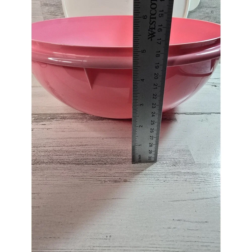 Tupperware Thatsa Mega Mixing Bowl Pink with‎ White Lid Large 11 Inch Round